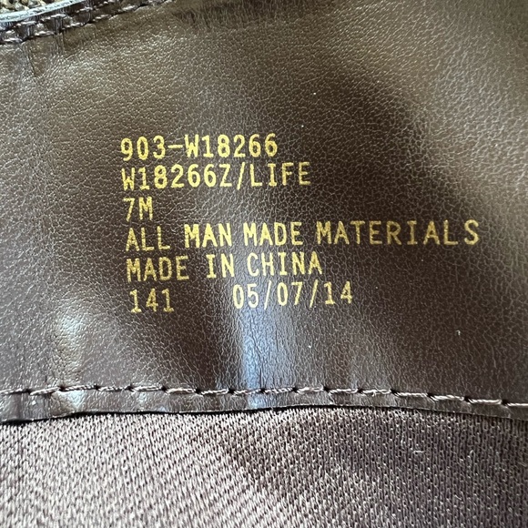 White Mountain Smooth Brown Boots - Picture 6 of 6